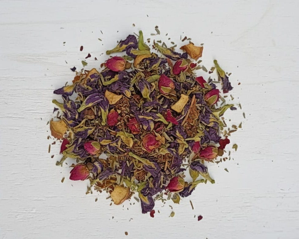 Índigo Bloom – Infusión Artesanal Azul de Rooibos, Flores y Cacao